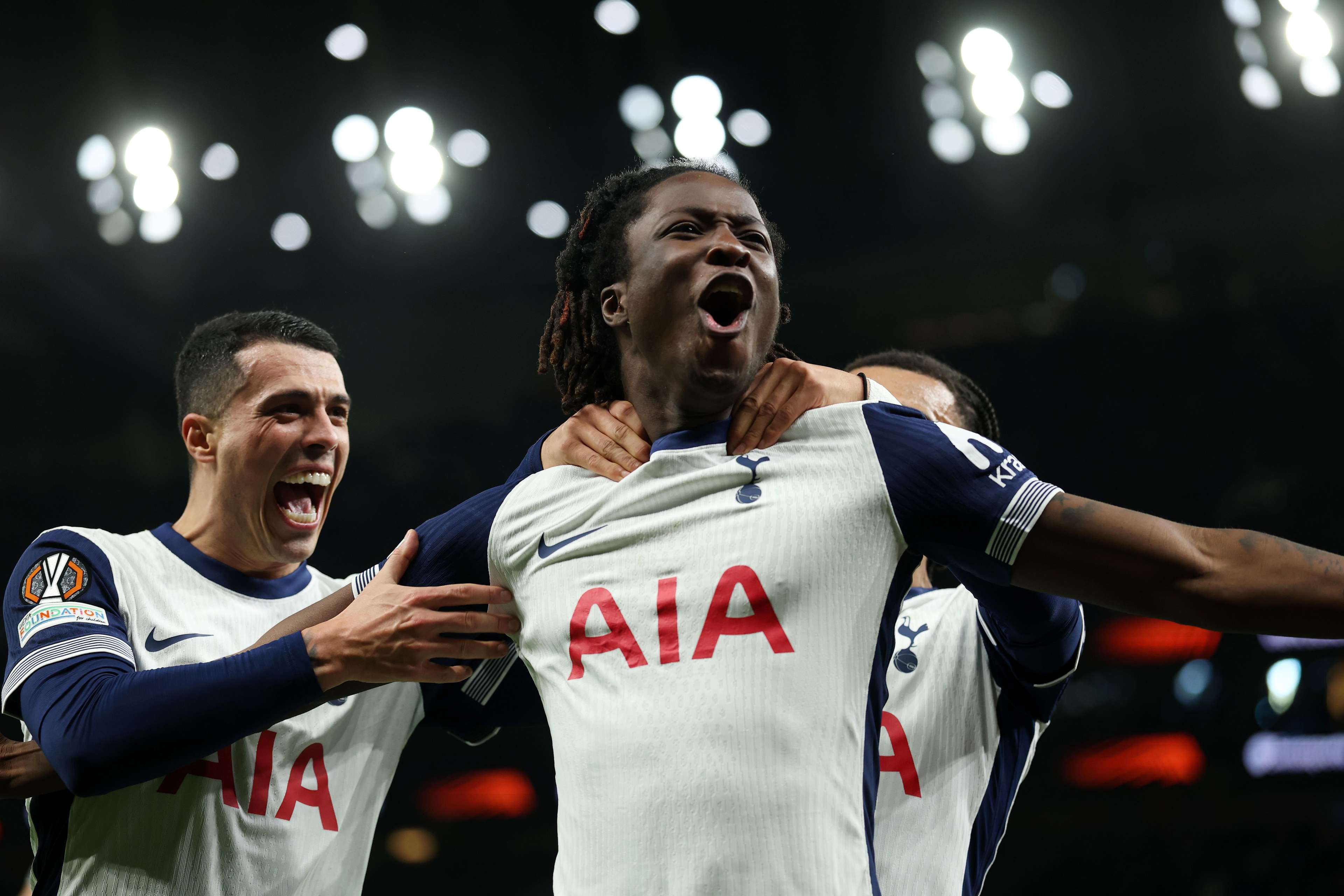 国米排出三分制以来意甲国家德比最年长首发，尤文则反之.